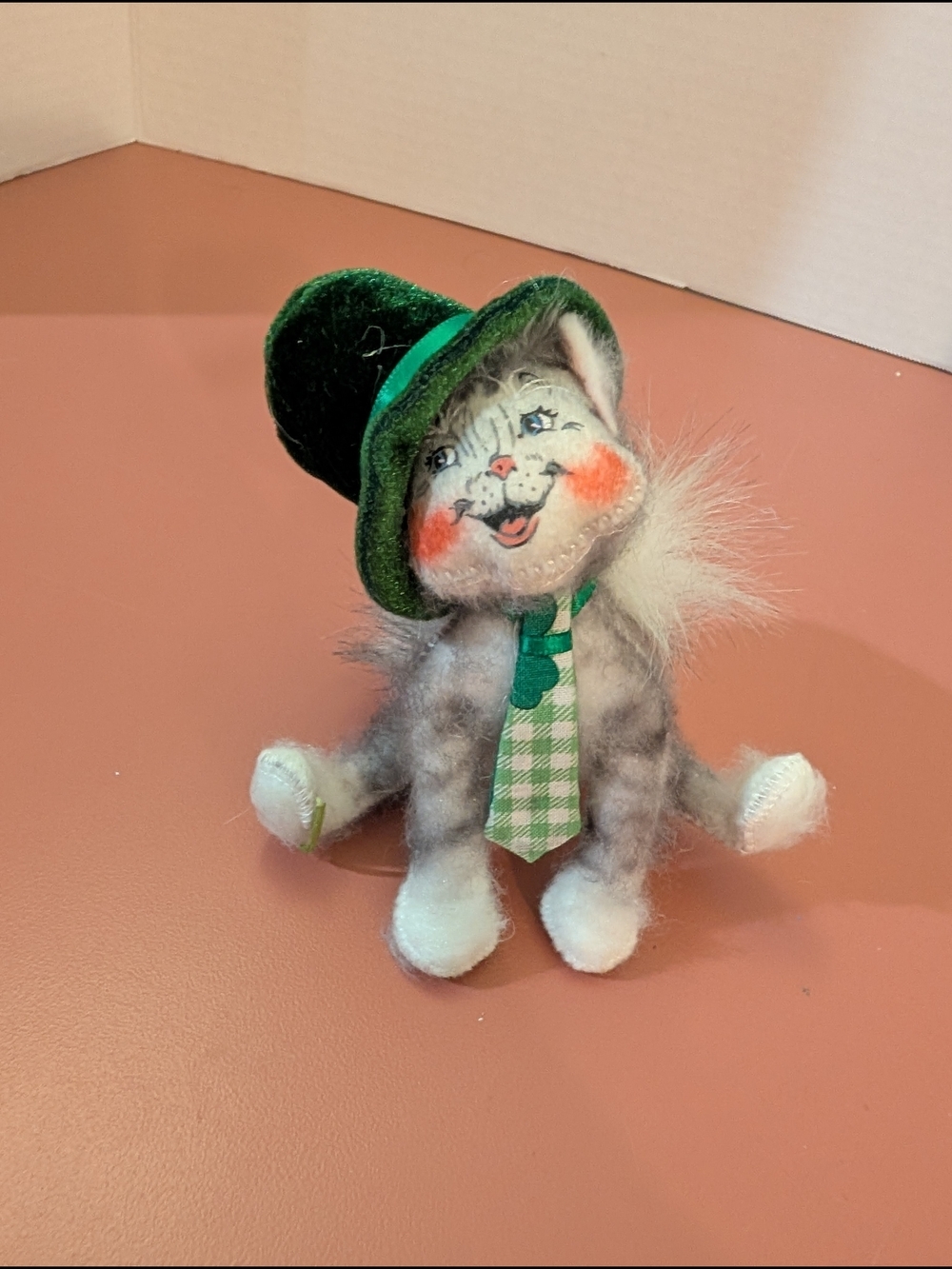 Vintage 2004 Annalee 4" Tiger Irish Cat with Tie & Top Hat - St. Patrick's Day